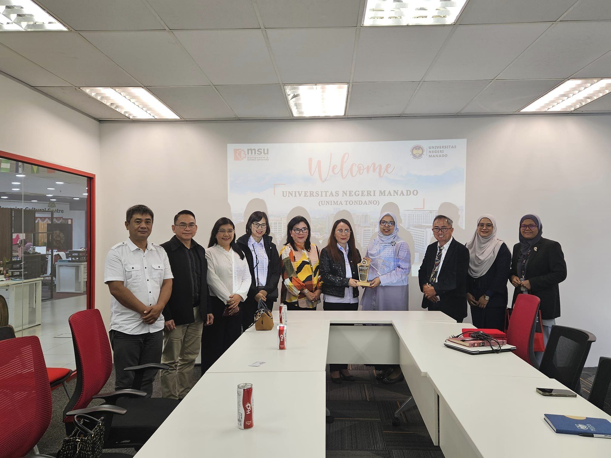 Penandatanganan Kerjasama antara FEB UNIMA dengan Faculty  of Business Management and Professional Studies, Malaysia